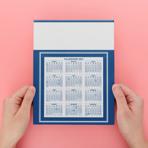 100 UNI. CALENDARIO  / FOLHINHAS CALENDARIO / BASE PADRAO / COMERCIAL DUPLEX 250G / COMERCIAL AZUL Duplex 250gr Tam. final: 270x370 1x0 Sem verniz Corte Reto Qtde: 100Unid.